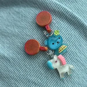 SnapCharmz Single Mystery Charm for Jeans – Fun Snap-On Accessory | Cute Surprise Collectible | Easy Snap-On Design | High-Quality Materials | Perfect Everyday Fashion or Small Gift Idea