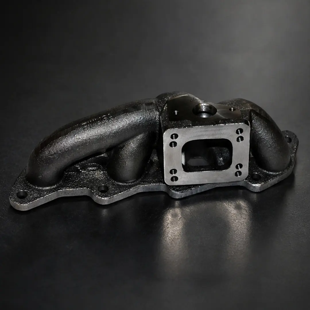 Turbo Top Mount Manifold for Nissan 240SX Altima Frontier Xterra 2.4L KA24 DOHC Engine, T3/T4 Flange Cast Iron Exhaust Manifold with Wastegate Flange, CNC Machined Bolt-On Performance Racing Manifold with Gaskets and Nuts, Black Aluminium