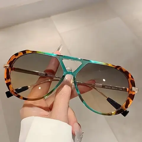ShineThru Unisex Polycarbonate Full-Rim Retro Style Sunglasses for Women - UV Protection, Lightweight Comfort, Chic Shade, Modern Vibe, Stylish Accessories, Gifts for Women, Suitable for Daily & Outdoor Wear