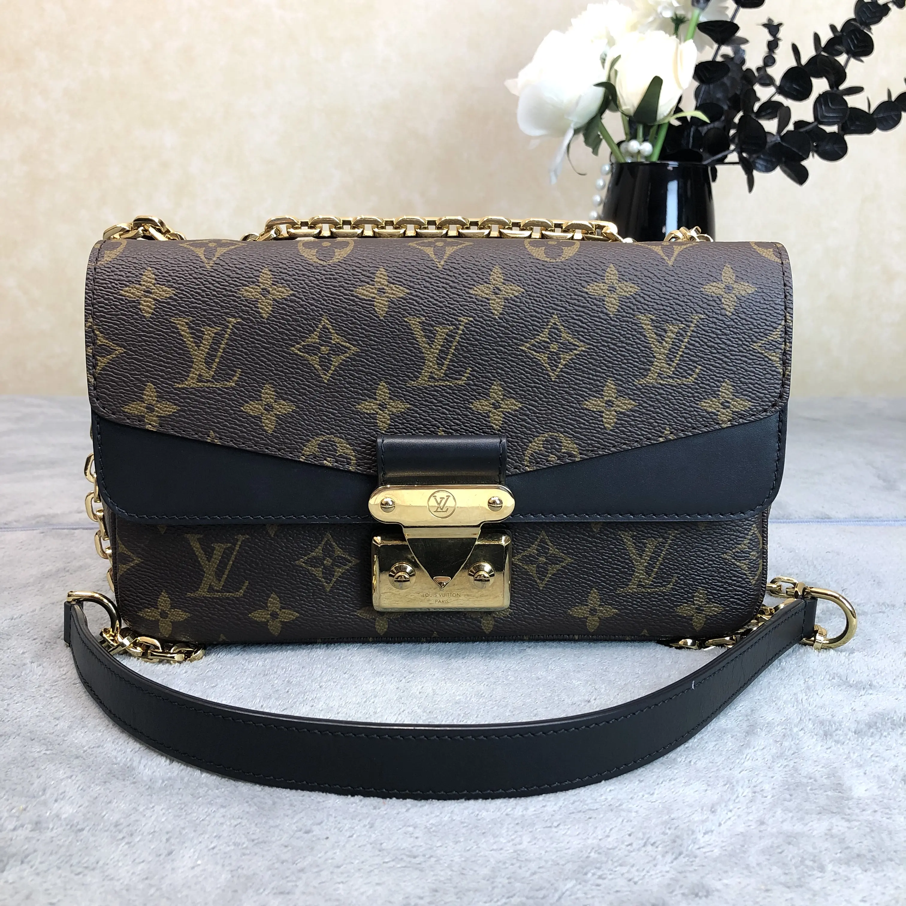 Pre-owned Louis Vuitton leather Crossbody Bags Pochette Metis East West 001176