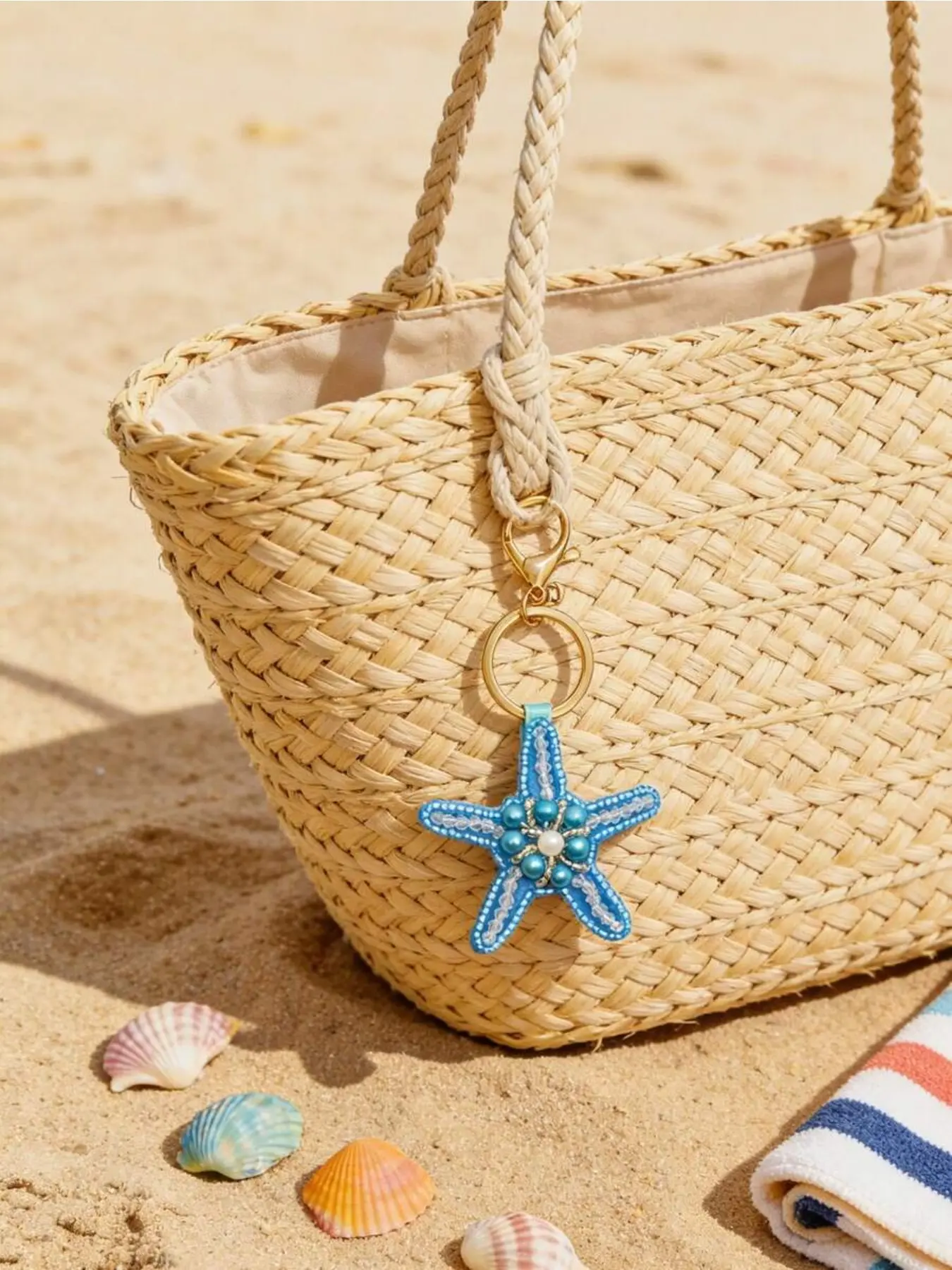 Handmade bead embroidered ocean/lobster/crab embroidery keychain - Realistic ocean style hand sewn crab, lobster, and starfish pendants, suitable for handbags