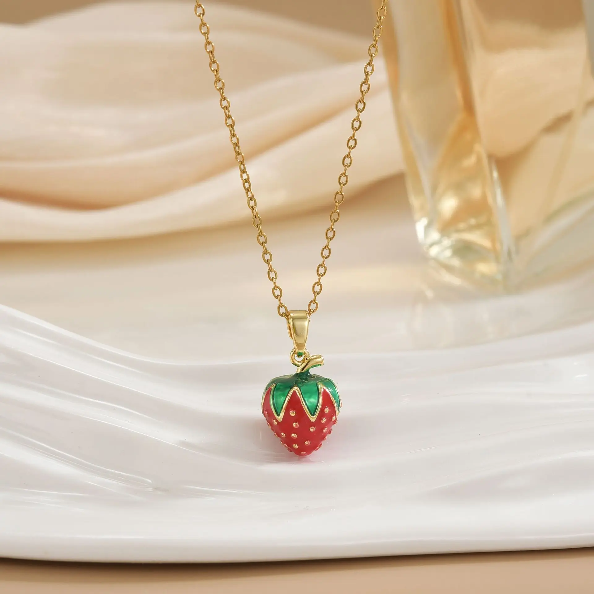 Women's Cute Strawberry Fruit Gem Necklace - Cute Style, Decorative Charm, Edible-Themed Charm, Fancy Fashion Costume Jewelry Accessory, Cute Style Necklaces, Decorative Charm Necklaces