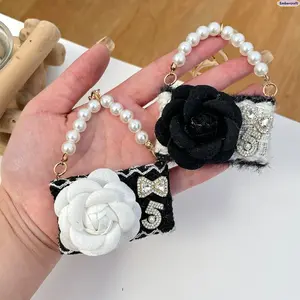 Fashion Camellia Flower Bag Charm Keychain for Women, Cute Handbag Pendant Key Ring, Elegant Purse Accessory for Car Keys, Backpack Decoration, Daily Use and Gift