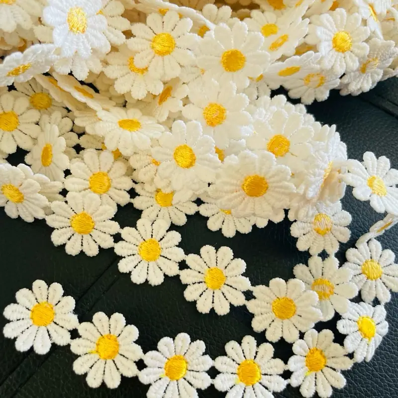 2 Yards Daisy Lace Trim Flowers – 1 Inch Width Floral Embroidery Lace Ribbon for Sewing, Craft & Dress Decoration.