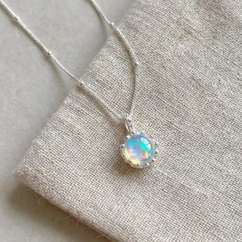 SANEFI Moon Circle Necklace – Minimalist Everyday Pendant Jewelry