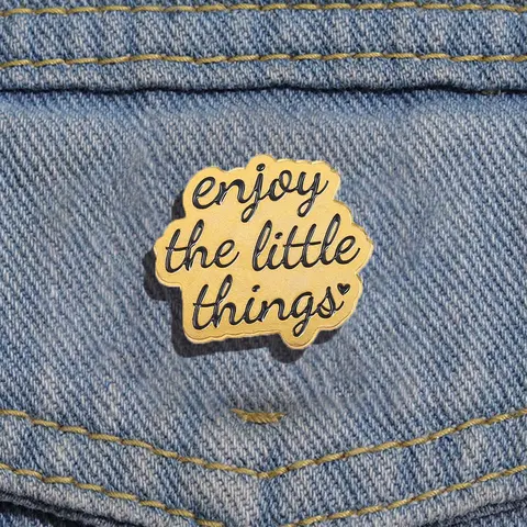 Unisex Casual Letters Design Brooch, Cute Novelty Emblem Badge Decoration for Clothes & Hat & Backpack Decor, Chic All-match Accessories for Women & Men, Fashion Accessory, Brooch Pin Clip, Brooch Pins, Alloy Brooch Pin