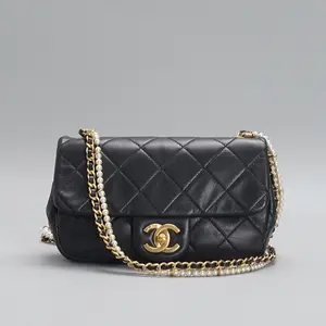 Pre-owned CHANEL leather Shoulder Bags Matelasse Mini resin pearls Chain Shoulder Bag BGP073729