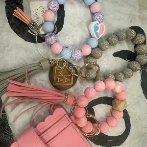 Beaded wristlets for keys