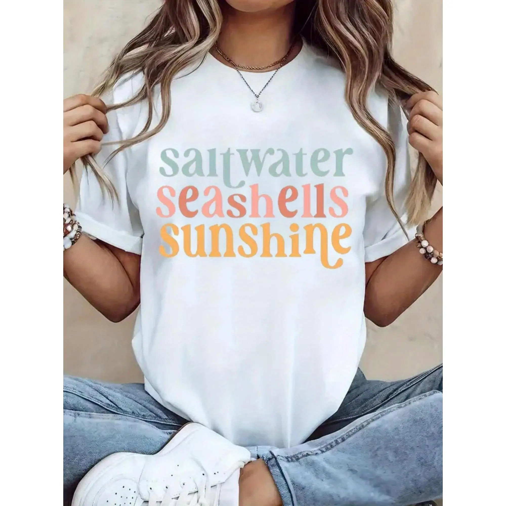 Women's Coastal Seashell & Beach Graphic T-Shirt, Casual Round Neck Short Sleeve Top in Pastel Pink, Breathable Summer Beachwear, Shortsleeve, Tshirt