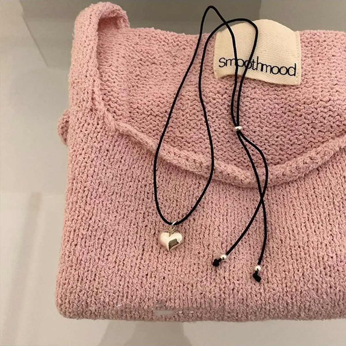 Women's Silver-Black Rope Chain Heart-Shaped Pull-Out Jewelry Necklace, Daily Wear Gift Necklace for Romantic Love Expression, Daily Wear Necklace