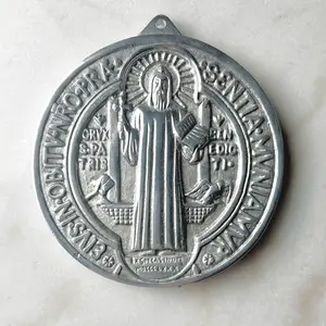 Medalla de San Benito para pared 5 1/2” Hecho en México. Pewter pulido