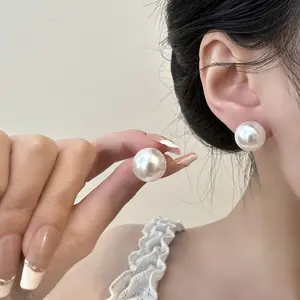 White Pearl Earrings for Women S925 Silver Needle Light Luxury High-end Earrings Niche Design Simple Versatile Ear Jewelry