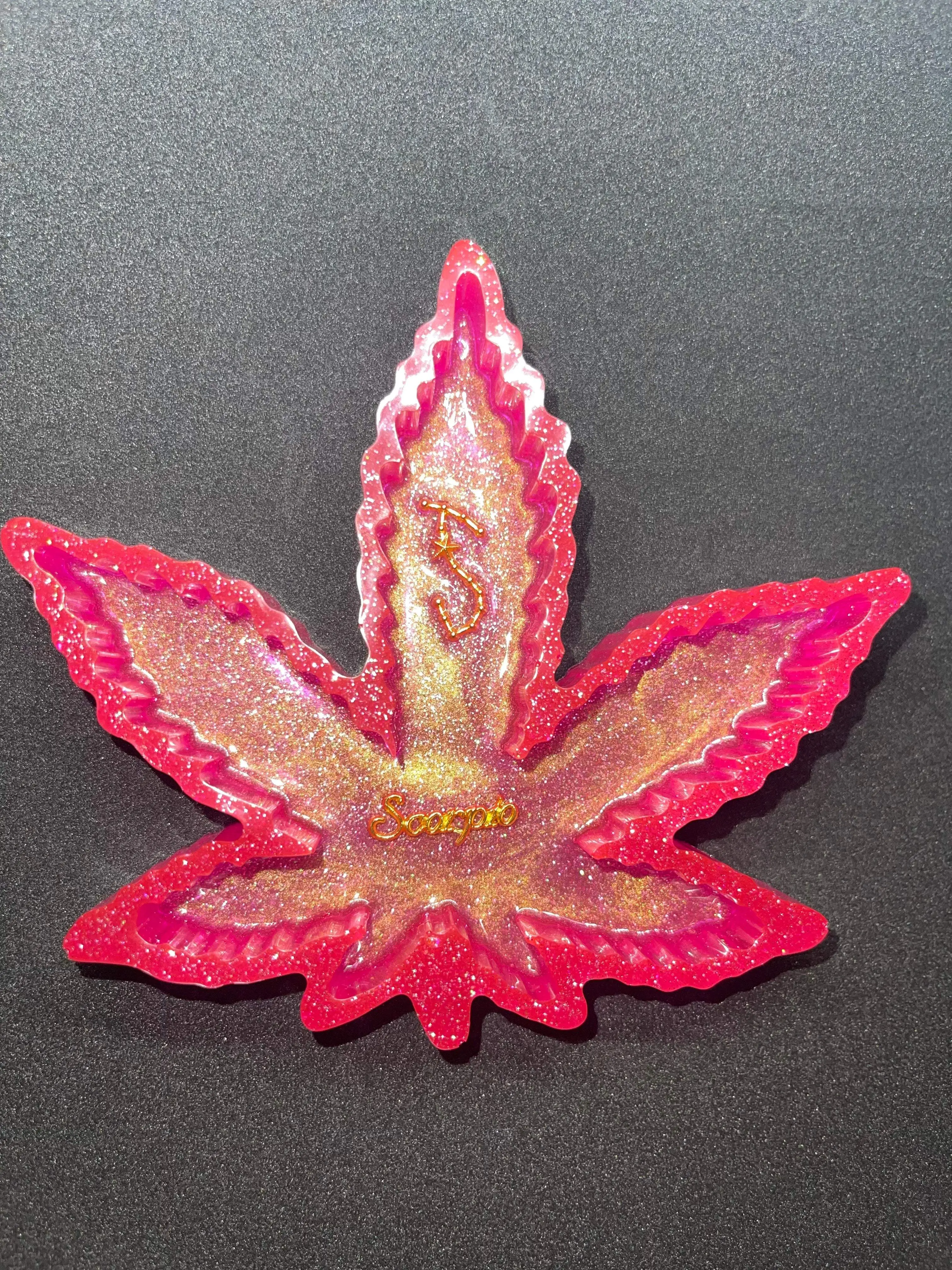 Scorpio Tray Pink w Alloy charm