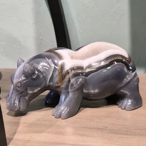 druzy agate hippo-carving