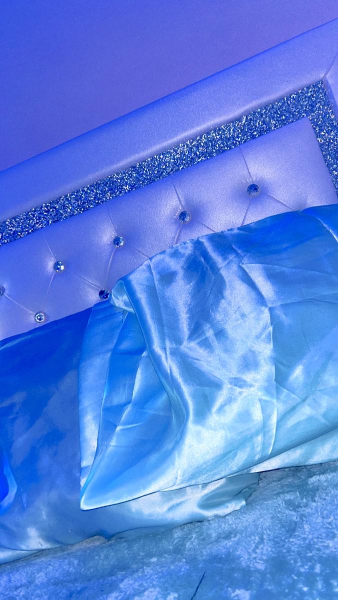 Item: Twin Size White