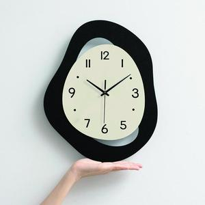 Irregular Shaped Wall Clock, AA Batteries Required Modern Silent Clock for Home Decoration, Wall Clock for Living Room, Bedroom, Room Decoration, Home Decoration, Creative Decorative Clock