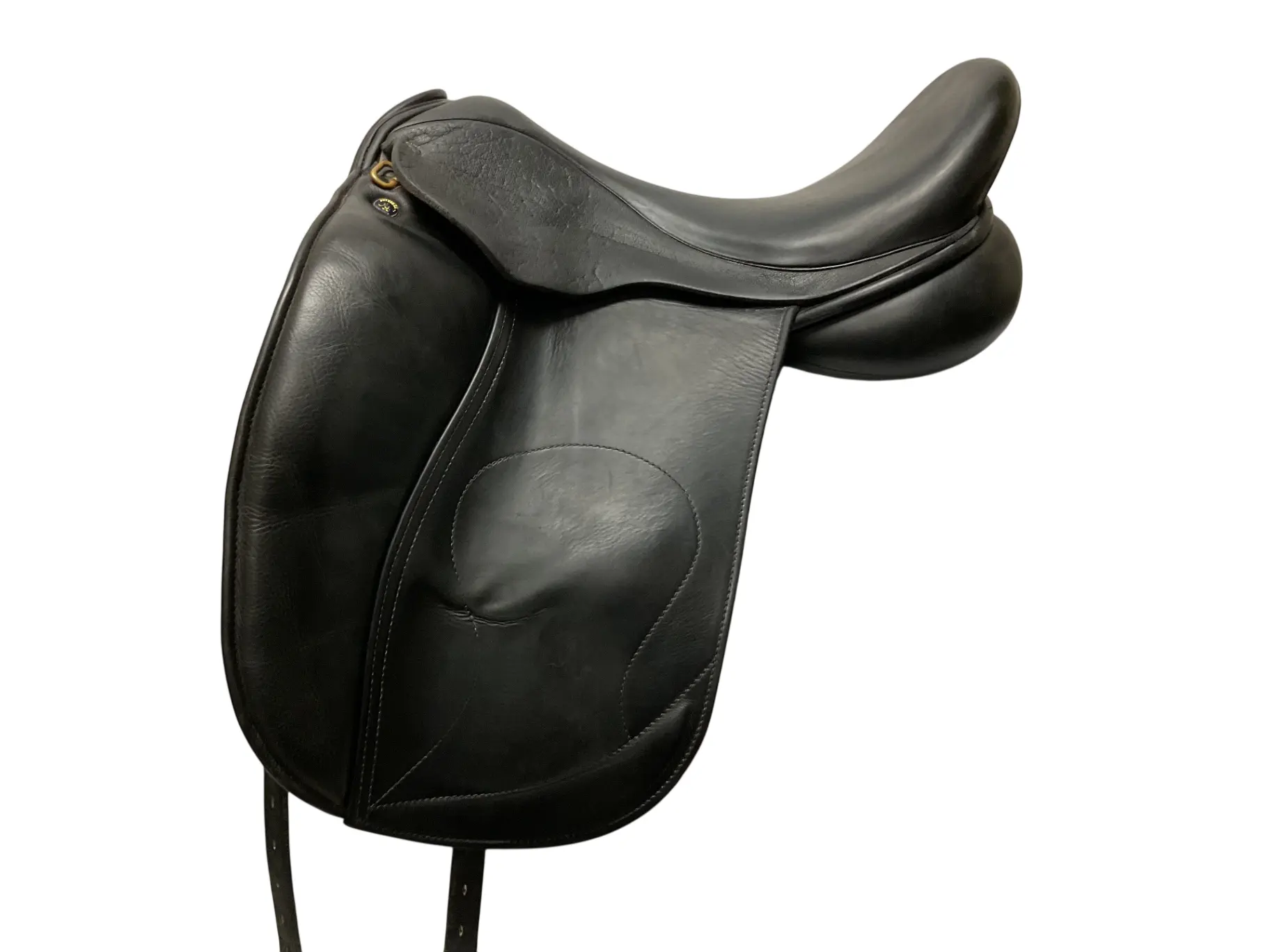 Used Dressage Saddle in Black Buffalo Leather, 18" Deep Seat, Wide Tree with Molded Knee Pads, Full Gussets, 16.5" Flap - Very Good Condition, Dressage Riding, Equestrian Tack, Molded Knees