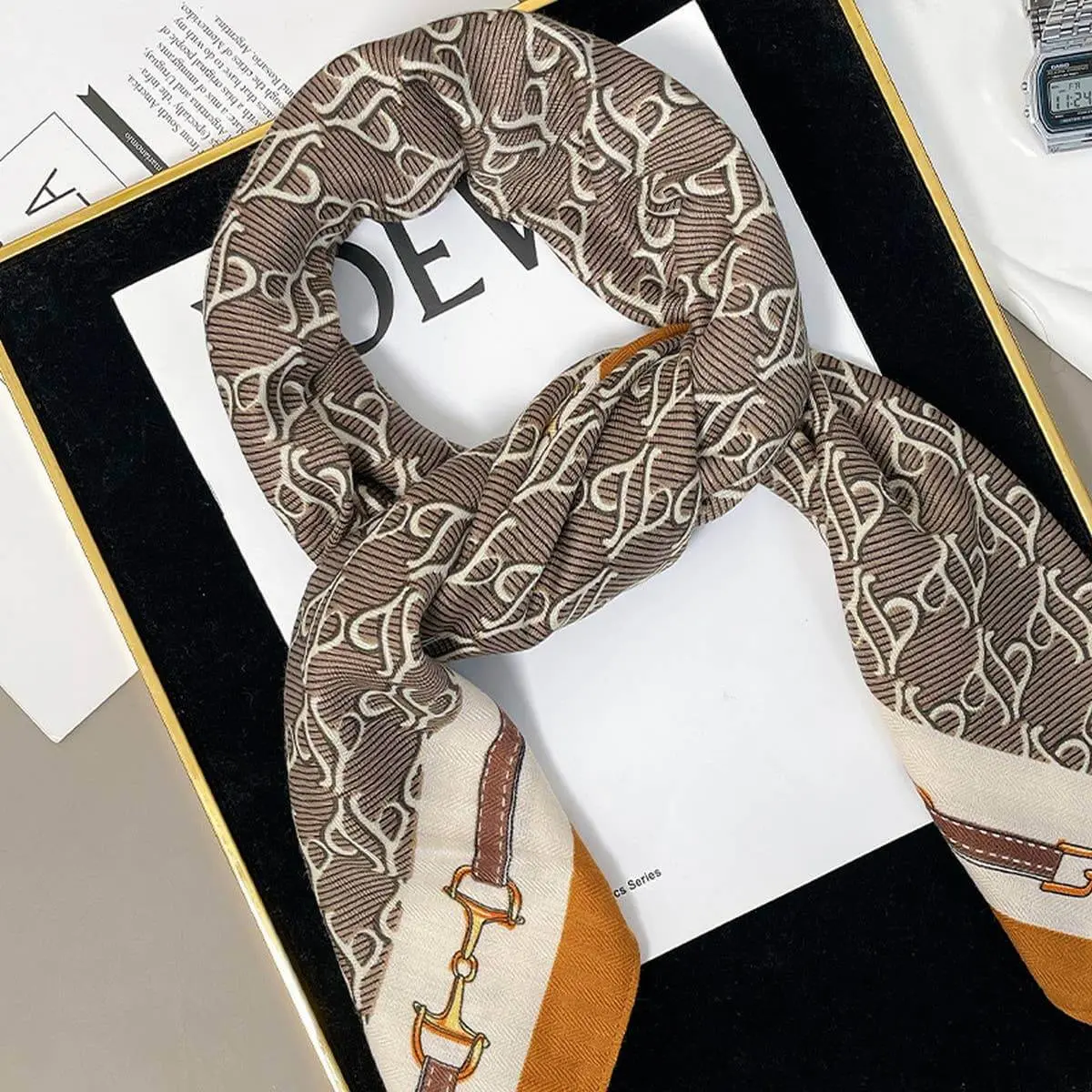 Vintage Square Scarf for Women, Elegant Chain Letter Print Velvet Neck & Hair Wrap, Large 90x90cm Fashion Accessory, Fashion Scarf, Elegant Neck Scarf