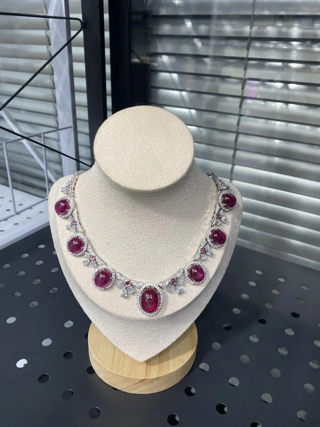 Classic 1-Piece Ruby Star Motif Necklace with Crystal Accents, Rose(17890)gc Design