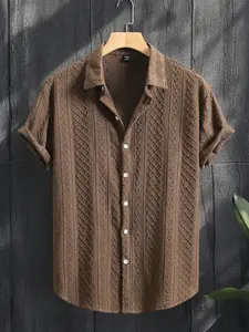 Men’s diamond-texture collared short-sleeve cardigan shirt made from breathable openwork knit fabric; suitable for vacations, everyday wear, casual looks, and summer streetwear.