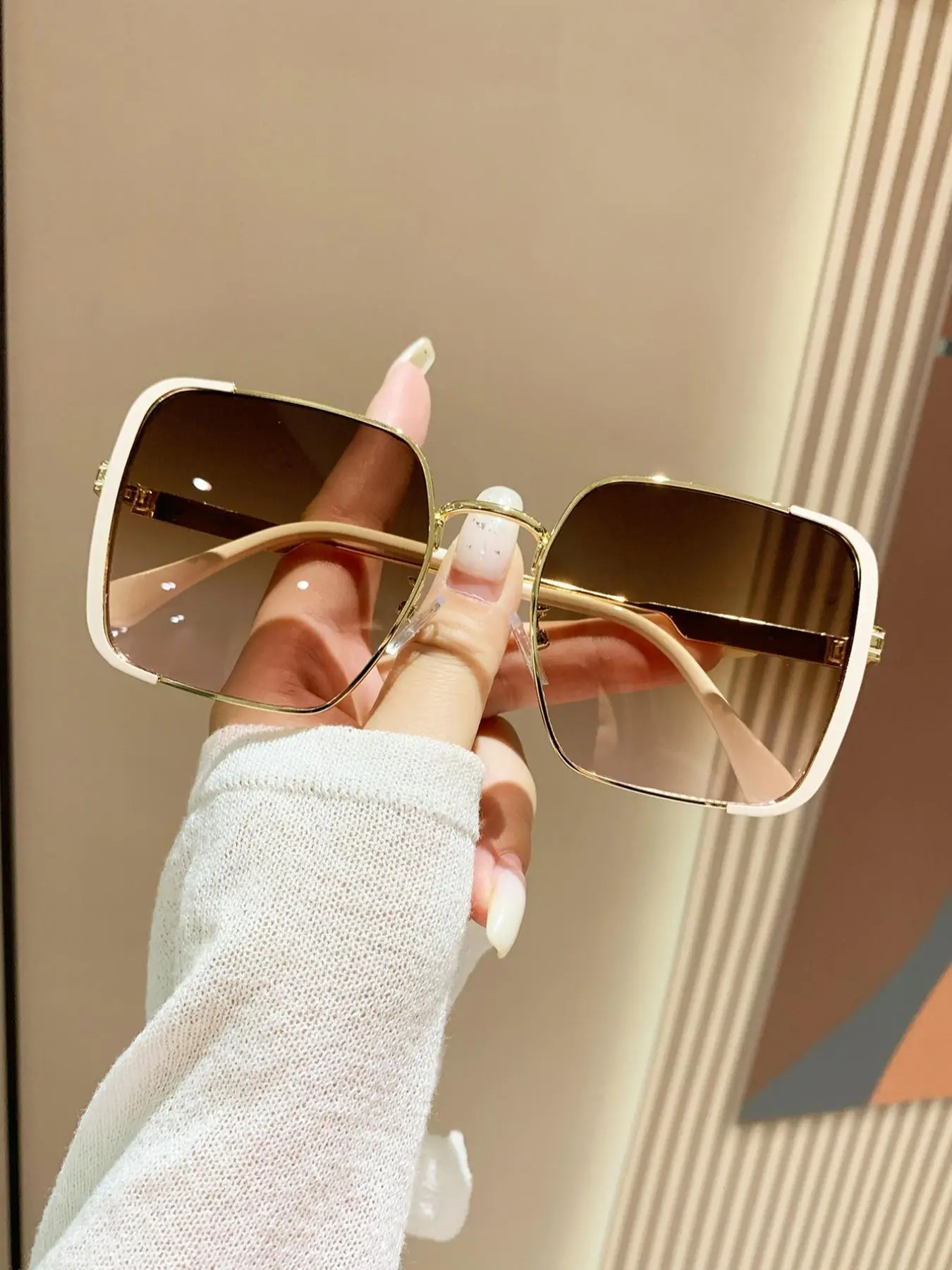 1 Pair Summer Square Frame Sunglasses, New Personality Travel Accessories for Women & Men, Lightweight and Durable for Outdoor Sun Protection Glasses