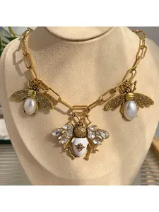 Fashion Retro Cartoon Bee Pendant Necklace for Women, Bohemian Jewelry for Daily Wear, Party Accessories, Elegant Gift Idea