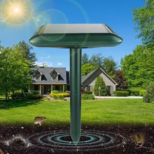 Solar plug-and-play snake repellent. Outdoor USB charging ultrasonic rodent repellent. Beeper and vibration animal repeller. Suitable for farms, gardens and parks.