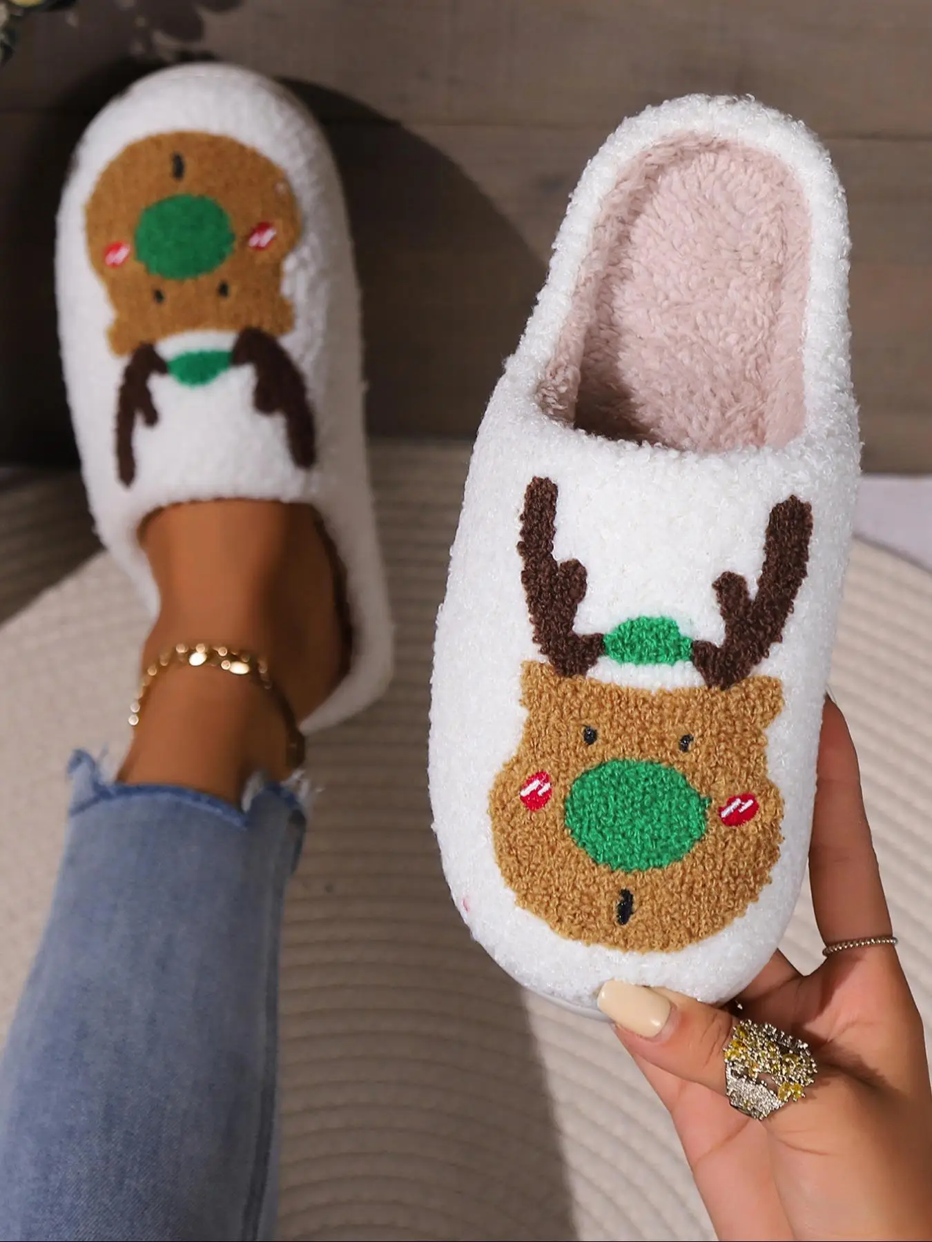 Christmas Themed Cartoon Santa Face Fuzzy Cushioned Slippers for Women, Cute Plush Christmas Tree & Deer & Snowman Graphic House Slippers for Indoor O