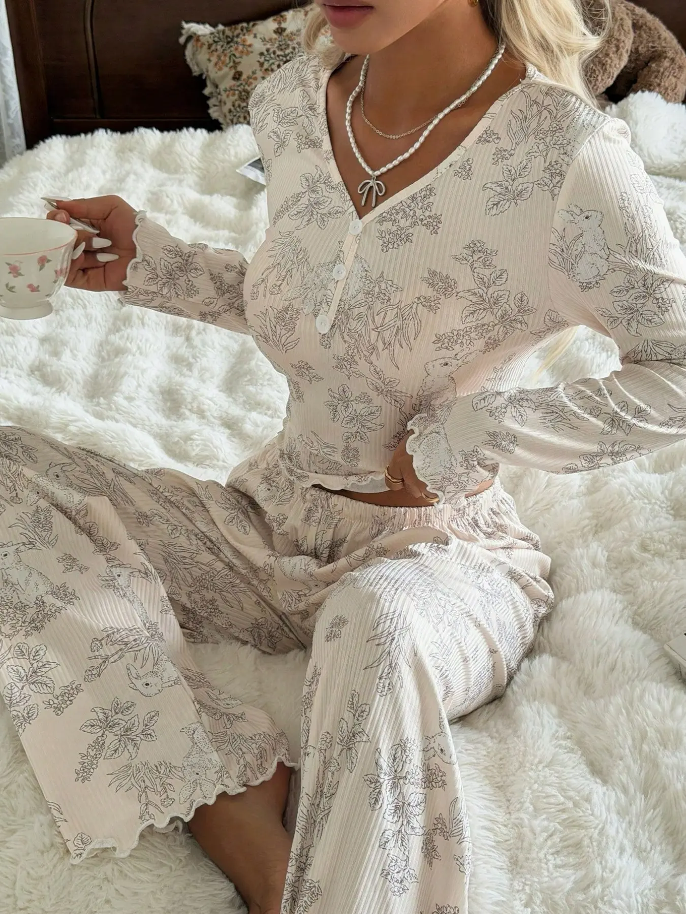 Women's Bunny Print Pajama Set Pyjamas, Long Sleeve Blouse + Wide Leg Pants, Soft Home Wear, Comfortable Sleepwear, Two-Piece, Loungewear, Casual Loungewear Outfits