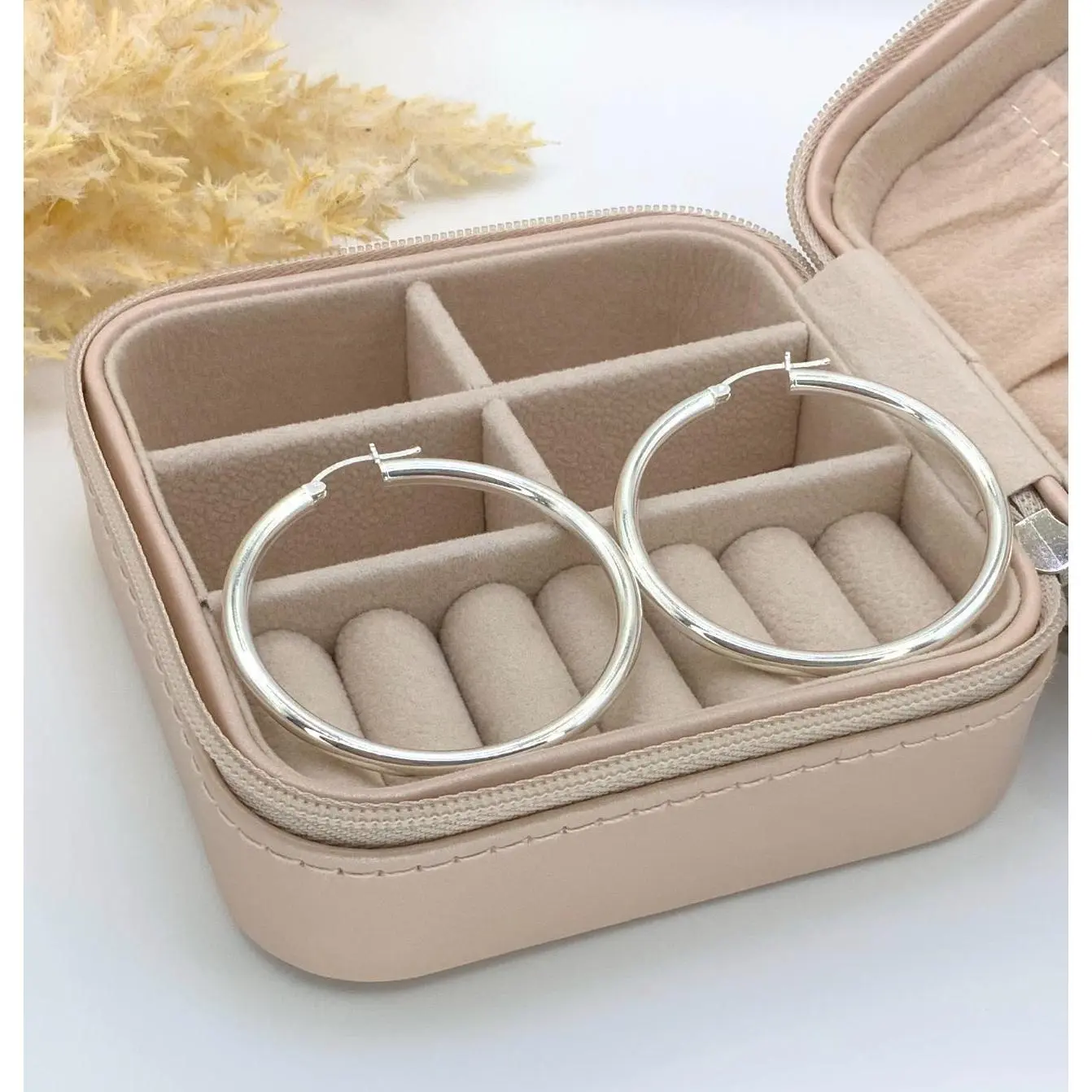 Hera hoops