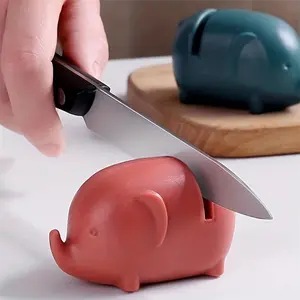 1pcs Cute Little Elephant Kitchen Knife Sharpener, Convenient And Fast Knife Sharpener, Mini Portable Animal Plastic Knife Sharpening Stone, Kitchen Gadgets, Kitchen Stuff, Kitchen Accessories, Kitchenware, Home Kitchen Items
