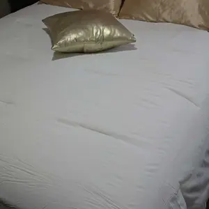 Mellow Sleep | Temperature Control Comforter - This comforter is made from two comforters zipped together: a lighter one for hot sleepers and a heavier one for extra warmth. Zip or unzip to sleep at your ideal temperature.