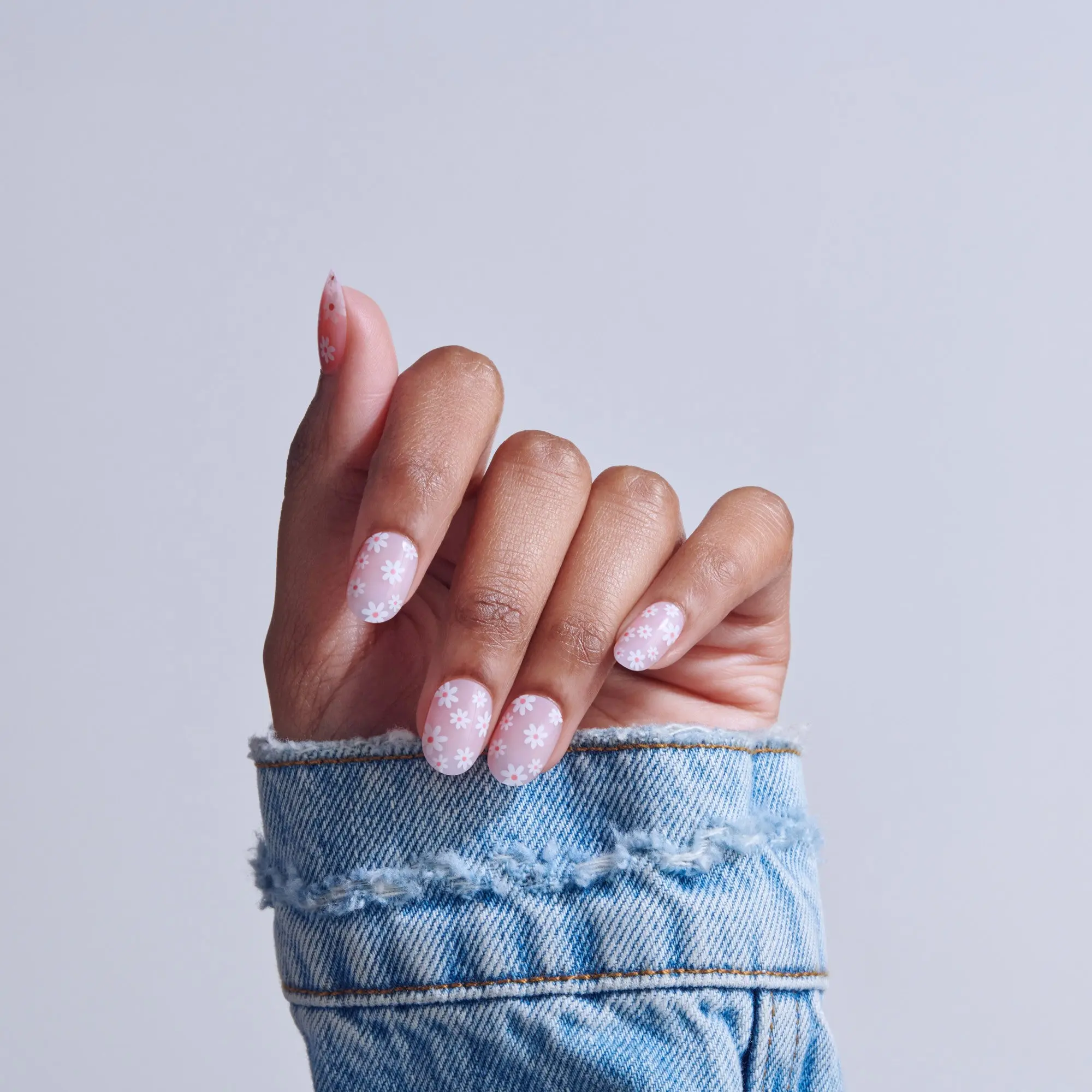 Kiss Core Design Press On Fake Glue Nails - Friendship | Design, Pink, Short, Round