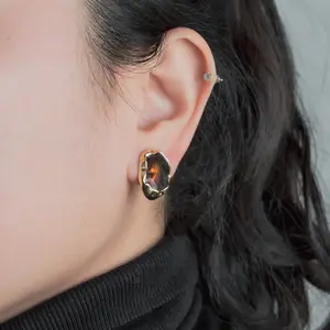 925S Plastic Cat's Eye Irregular Shape Studs