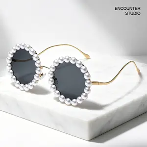 Trendy Luxury Pearl Round Frame Sunglasses for Women UV400 Protection Bling Shades for Wedding Party Vacation Photoshoot Daily Outfit Travel Wear