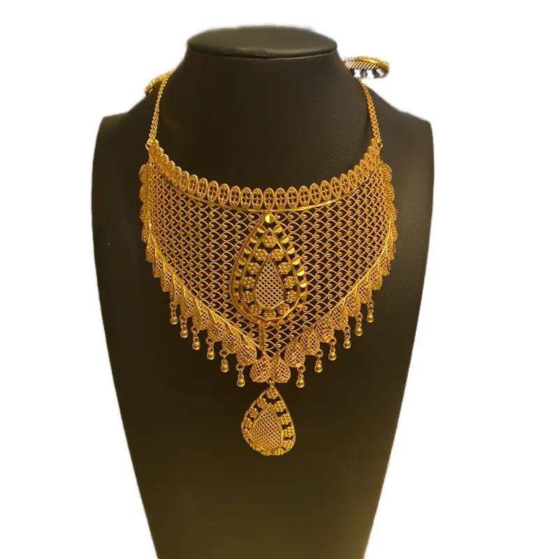 24k gold plated jewelry set , very classic and beautiful, good for wedding , party