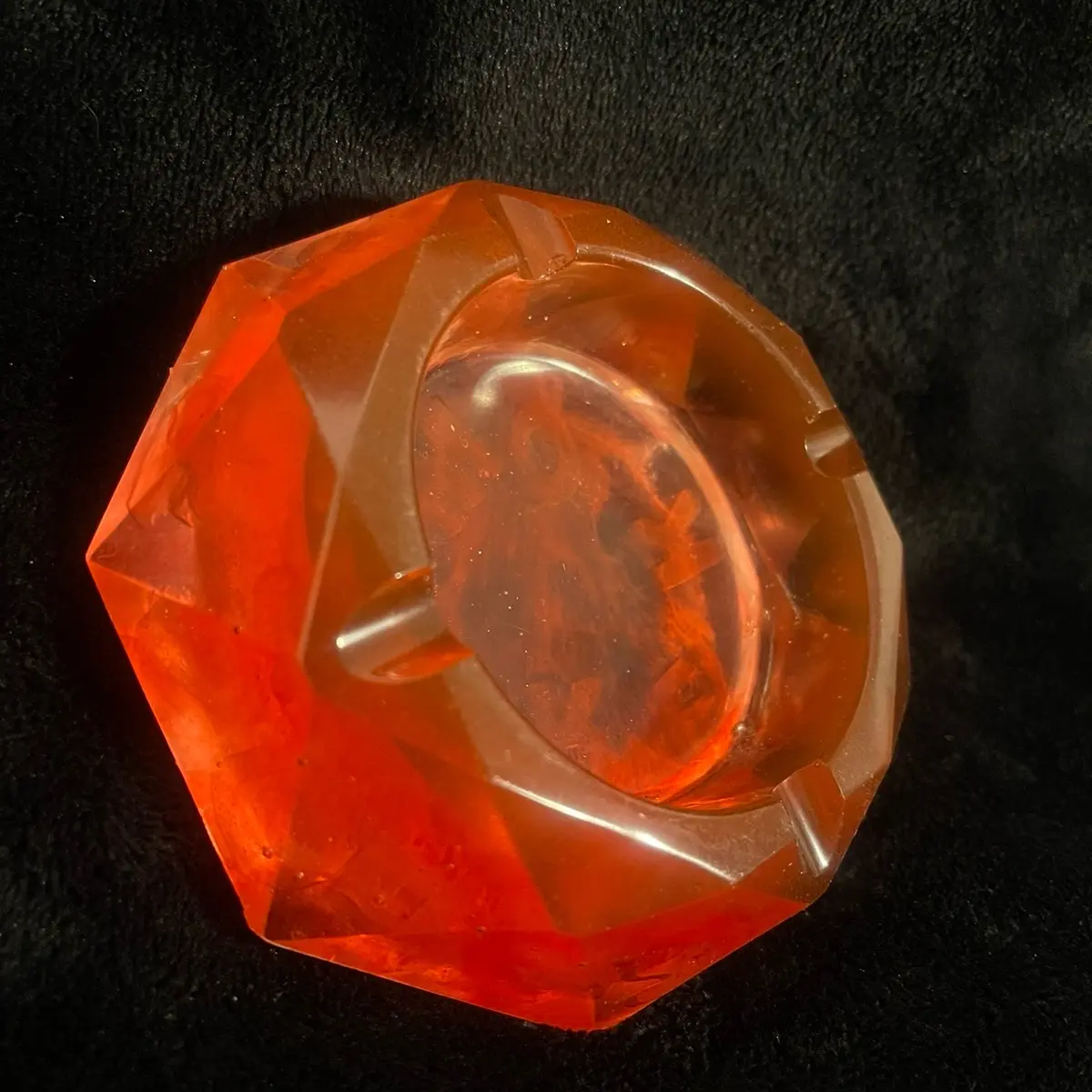 Resin Ashtray - Lighter Resin Ashtray with Easy Opening and Cushion for Cigarette Use