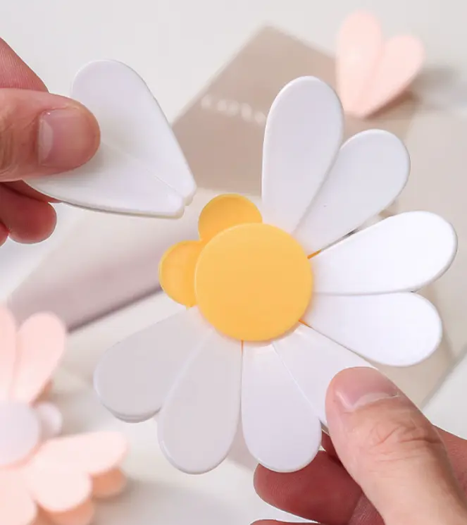 Cherry-Shaped Magnetic Food Clip & Fridge Magnet, 6-Petaled Daisy Chip, Cute Flower Pink Bag Set, 3D Flower Decorative Fridge Magnets， 6-Clip Set for Office, Fridge, Notes & Photo (4pcs-Mix)