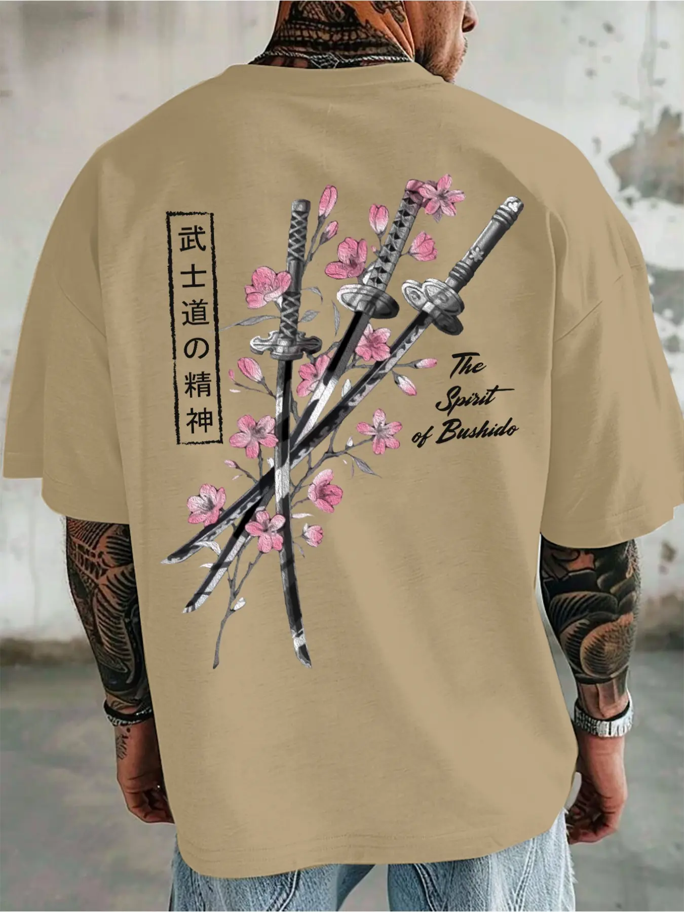 A men's T-shirt. Features a fashionable and casual street style. Available in multiple colors. Made of polyester fabric. Loose round-neck short sleeves. Suitable for summer wear.