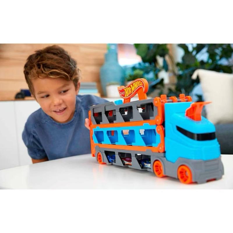 Hot Wheels Speedway Hauler Storage Carrier with 3 1:64 Scale Cars & 6-Foot Drag Race Track for Kids 4-8 Years Old HGH33