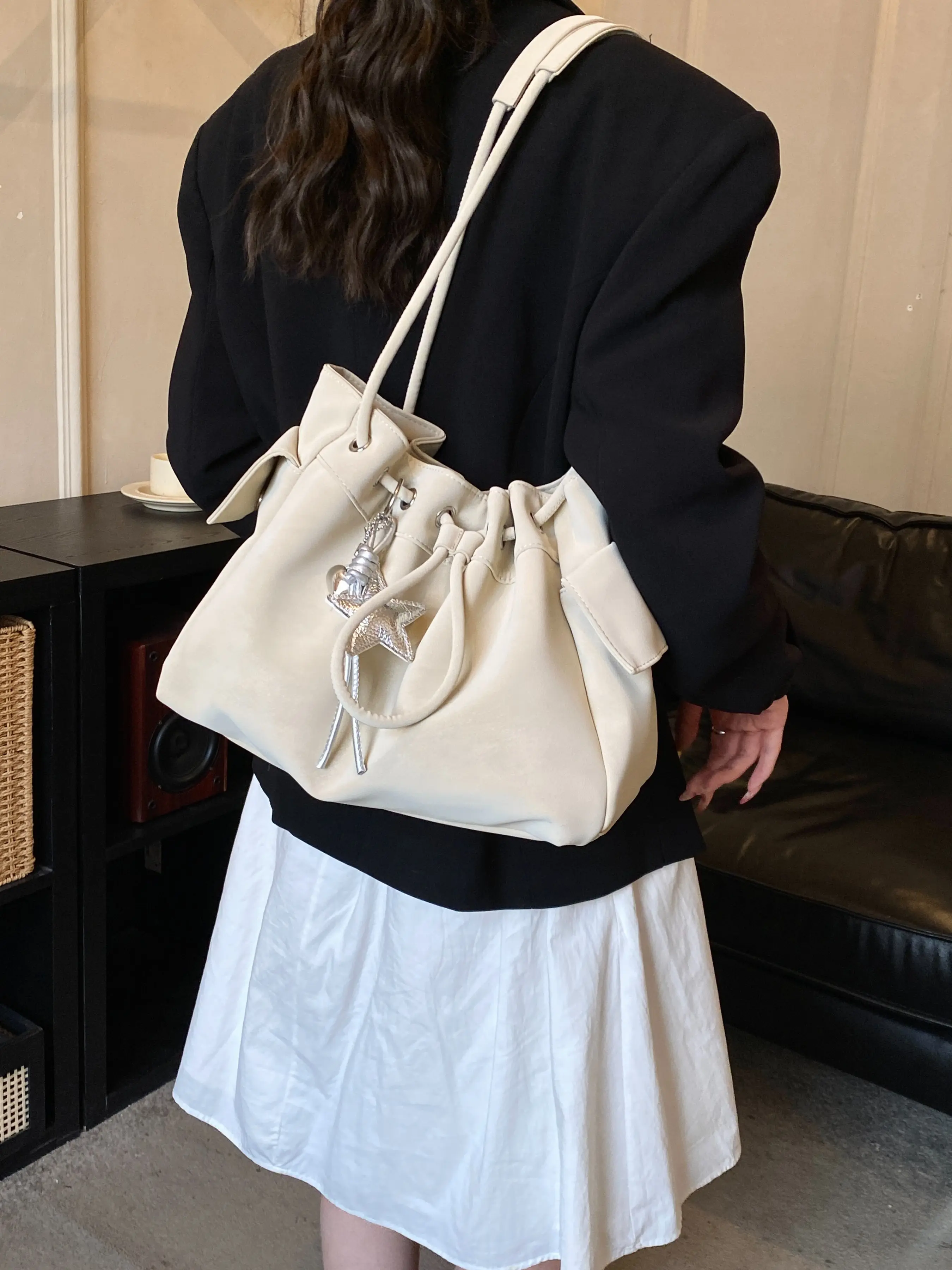 Fashion Simple Drawstring Bucket Crossbody Bag with Tassel Decoration, Versatile Handheld Shoulder Bag for Women, Ideal for Shopping and Daily Use