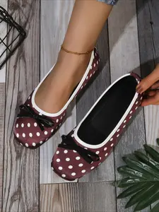 Soft-soled square-toed ballet flats for women, 2026 new model, bow tie, low-cut, business casual, grandma shoes, foreign trade, large sizes.