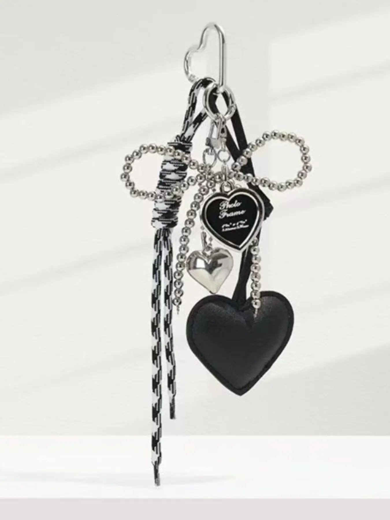 Women's Minimalistic & Stylish Sparkly Bag Charm, Heart-Shaped Design with Silver Color Beads & Bow, Perfect for Everyday Use, Trendy Bag Charms, Fashion Bag Charms, Purse charm, Purse accessories, Bag decoration, Purse Charms For Handbags