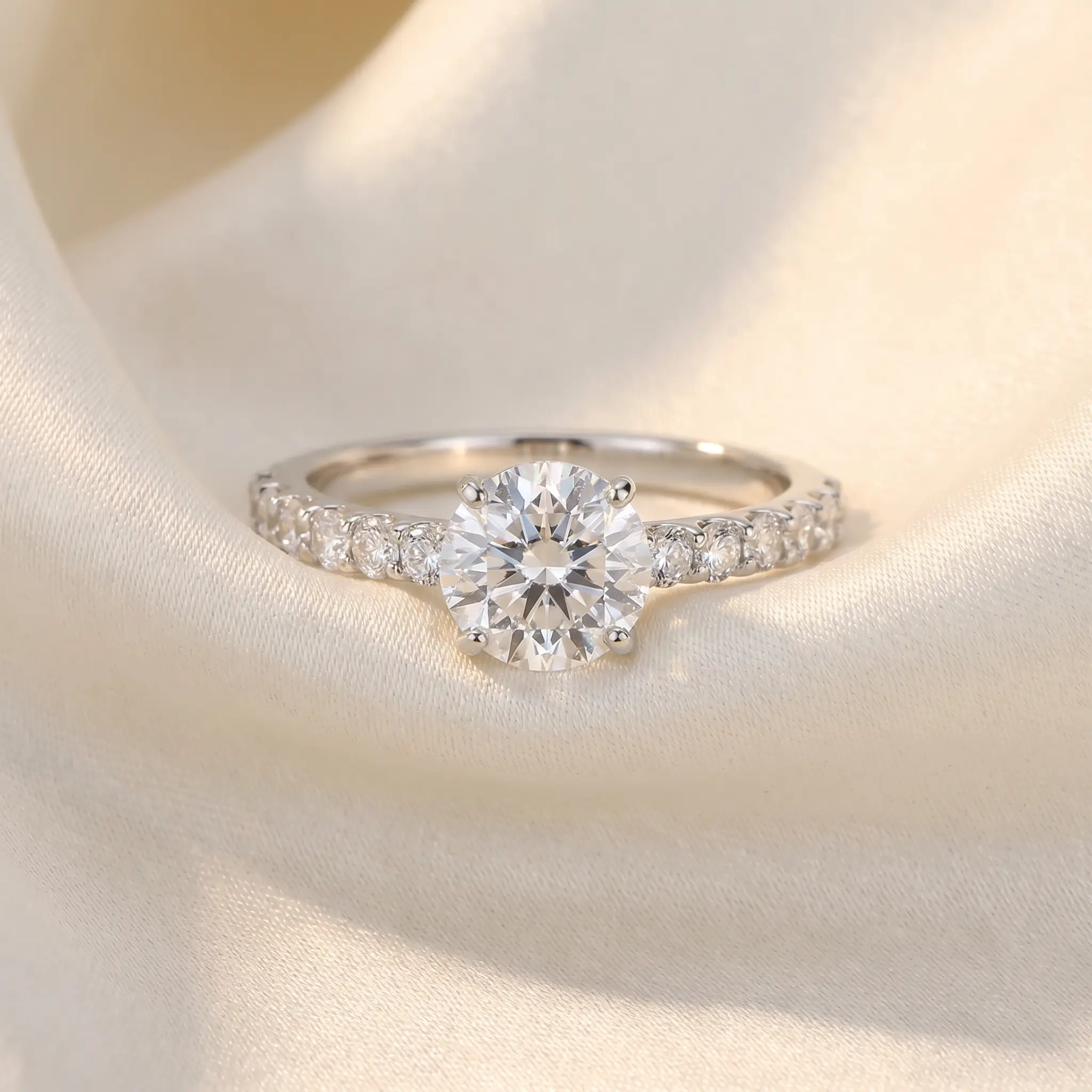 Platinum 1 1/4 Ct TDW Round Round Cut Diamond Engagement Ring