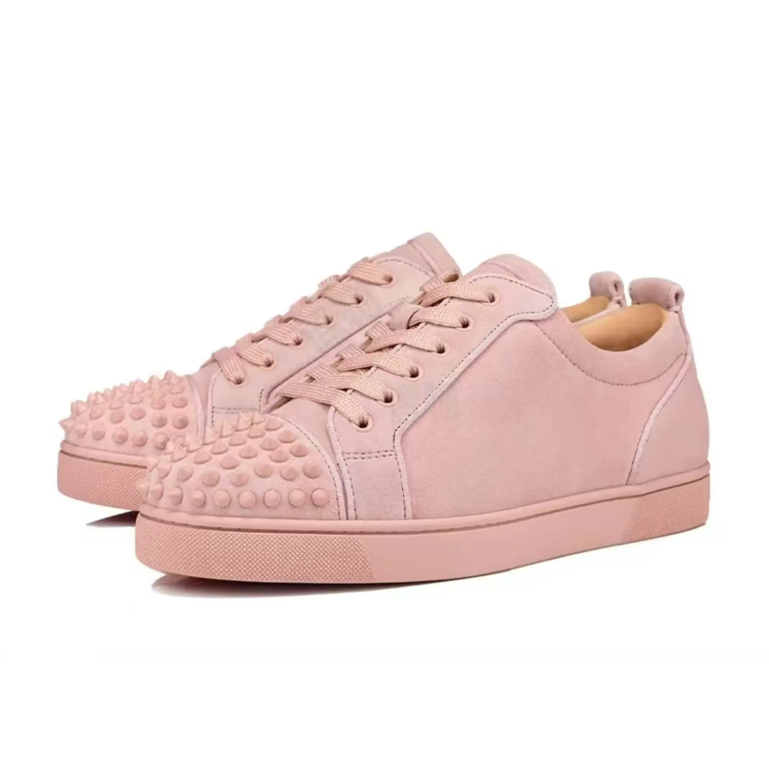 New casual shoes, women's sneakers, and men's canvas shoes are all in the same style as couples