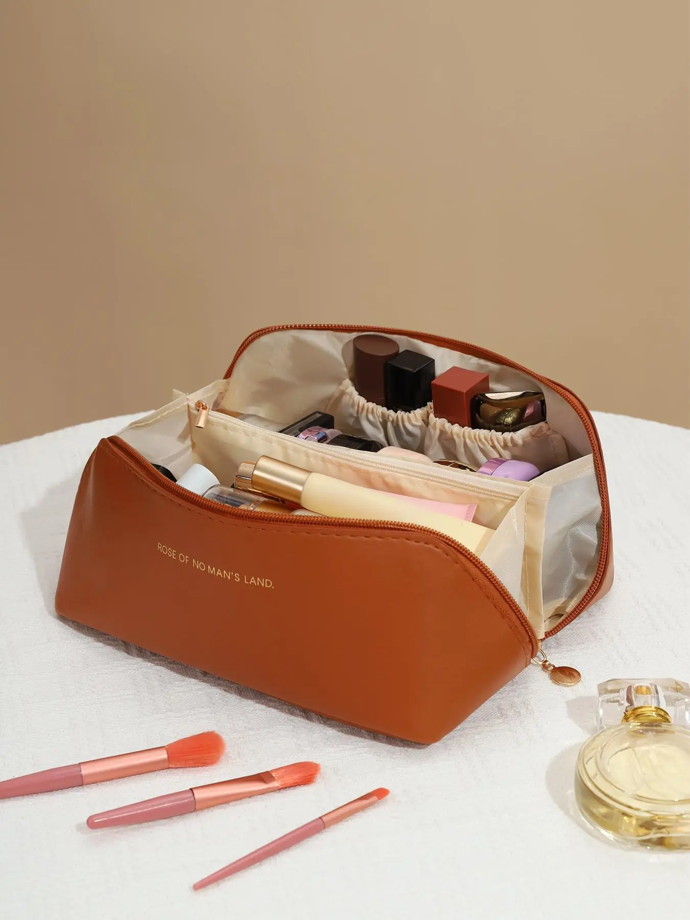 Solid Minimalist Makeup Bag for Travel, Summer Vacation, 2025 New Stylish Large Capacity Travel Cosmetic Storage Bag for Women & Girls, Portable Pu Le