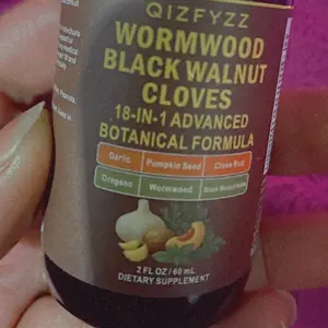 Qizfyzz 18-in-1 Black Walnut and Wormwood Detox Drops, each serving contains 6600 mg, helps with intestinal cleansing and digestive health. Ingredients include clove, garlic, turmeric, pumpkin seed, oregano, and berberine.