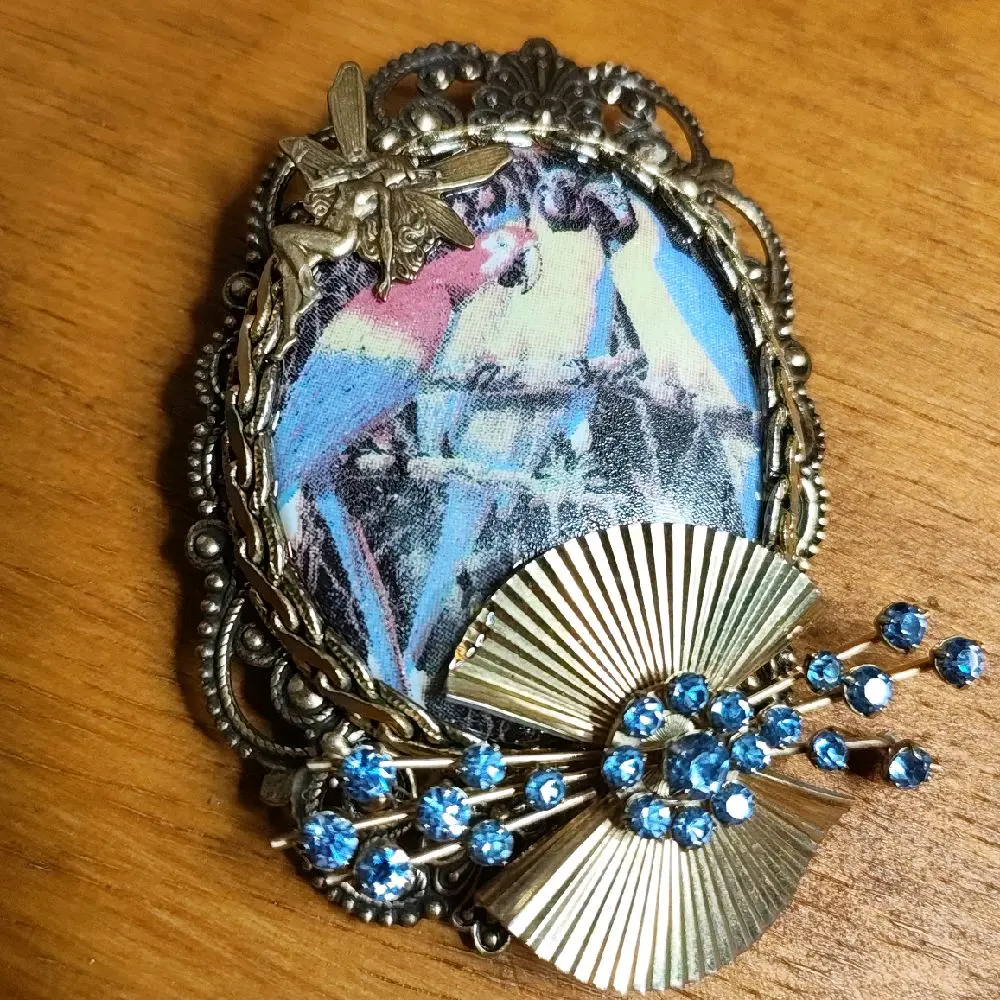 Handmade Art Deco Parrott Style Cameo Brooch