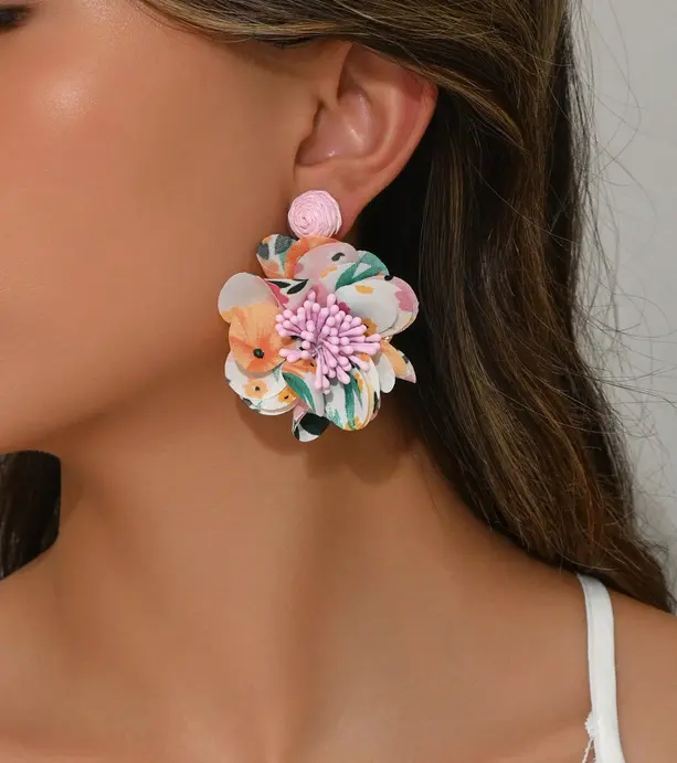 SHEIN Female Raffia Fabric Daisy Flower Drop Earrings - Sweet Bohemian Nature-Inspired Tassels for Casual, Beach Wear