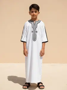 Muslim Traditional Boy Thobe, Elegant Embroidery, Three Quarter Sleeves with Pockets, Suitable for Boys Aged 8-12, Comfortable and Stylish